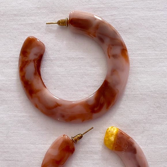 💍SOLD💍 Cult Gaia Mira Earrings in Ruby - Picture 3 of 4